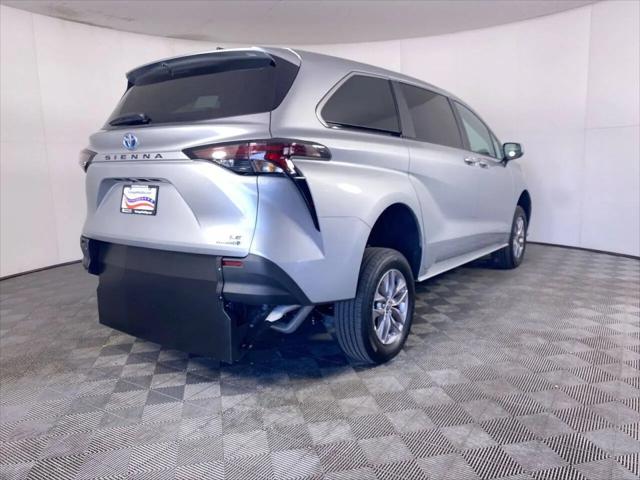 2023 Toyota Sienna LE