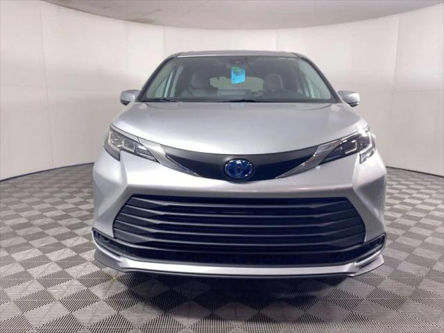 2023 Toyota Sienna LE