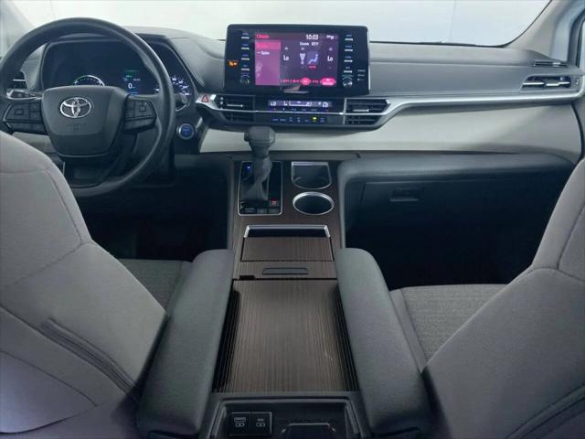 2023 Toyota Sienna LE