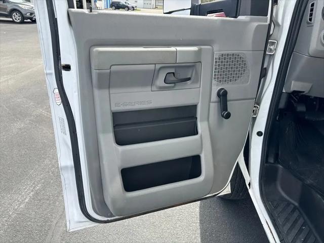 2014 Ford E-350 Cutaway E-350