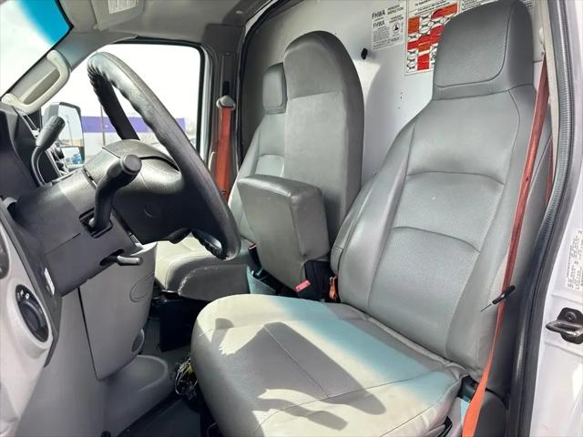 2014 Ford E-350 Cutaway E-350