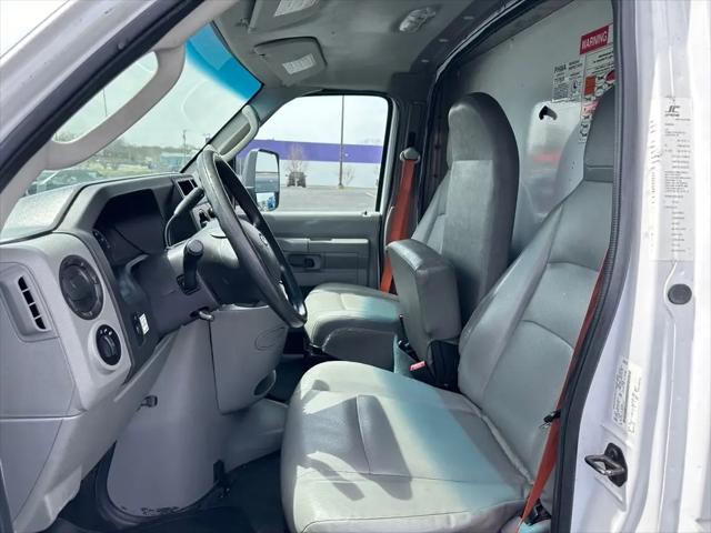 2014 Ford E-350 Cutaway E-350