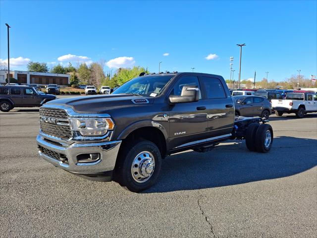 2024 RAM Ram 3500 Chassis Cab RAM 3500 SLT CREW CAB CHASSIS 4X4 60 CA