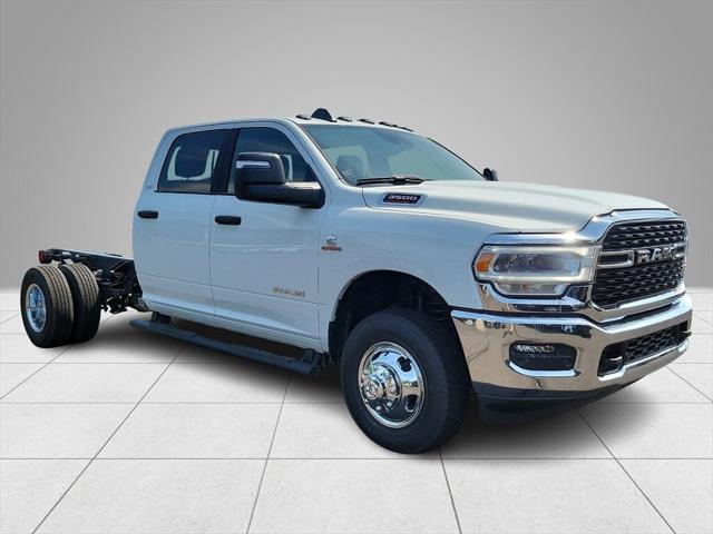 2024 RAM Ram 3500 Chassis Cab RAM 3500 SLT CREW CAB CHASSIS 4X4 60 CA