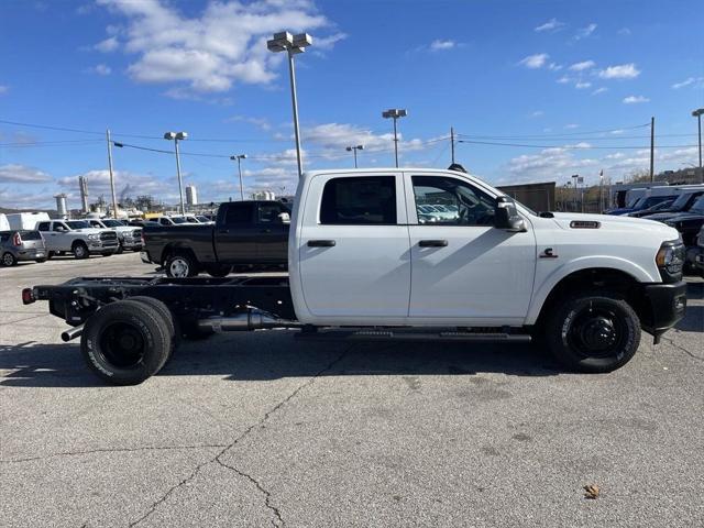 2024 RAM Ram 3500 Chassis Cab RAM 3500 TRADESMAN CREW CAB CHASSIS 4X4 60 CA