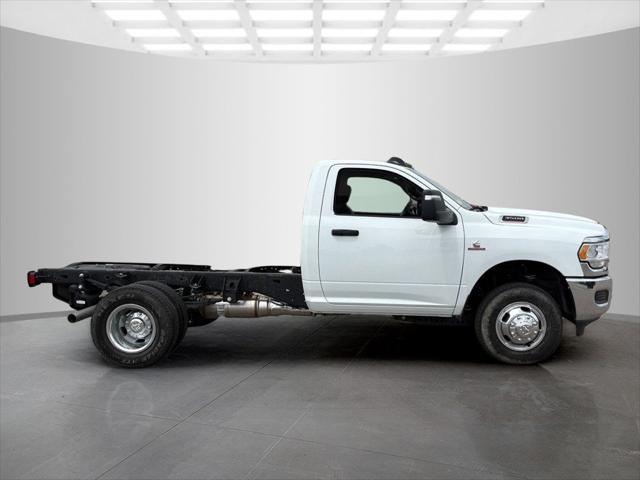2024 RAM Ram 3500 Chassis Cab RAM 3500 TRADESMAN CHASSIS REGULAR CAB 4X4 60 CA 2024 RAM Ram 3500 Chassis Cab RAM 3500 TRADESMAN CHASSIS REGULAR CAB 4X4 60 CA
