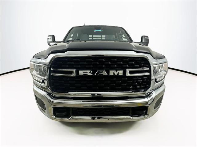2024 RAM Ram 3500 Chassis Cab RAM 3500 SLT CREW CAB CHASSIS 4X4 60 CA 2024 RAM Ram 3500 Chassis Cab RAM 3500 SLT CREW CAB CHASSIS 4X4 60 CA