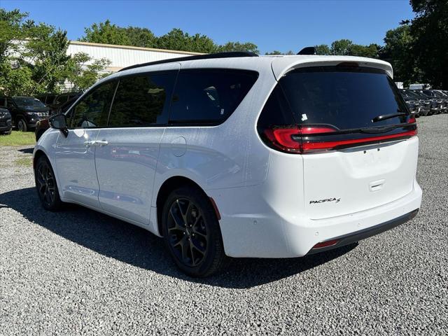 2024 Chrysler Pacifica PACIFICA TOURING L