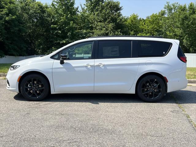 2024 Chrysler Pacifica PACIFICA TOURING L