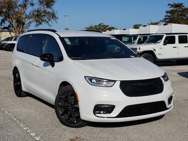 2024 Chrysler Pacifica PACIFICA TOURING L