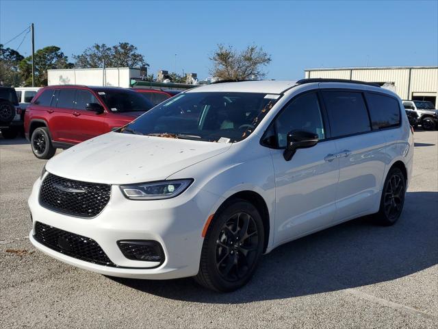 2024 Chrysler Pacifica PACIFICA TOURING L