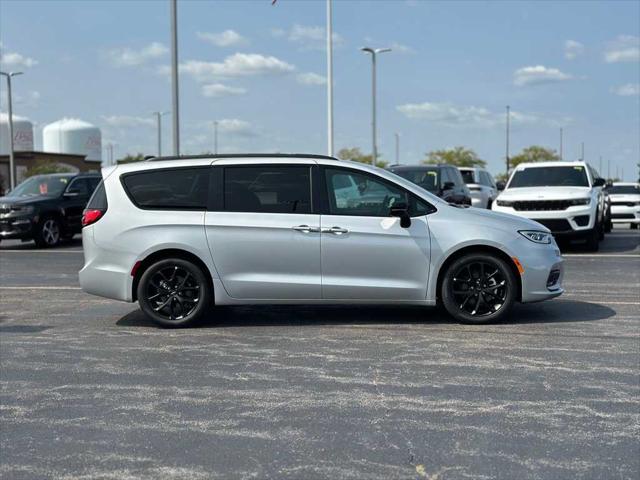 2024 Chrysler Pacifica PACIFICA TOURING L