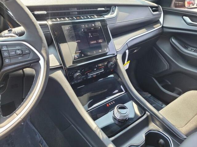 2024 Jeep Grand Cherokee Laredo X 4x2