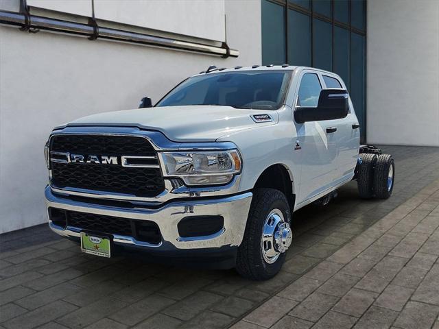 2024 RAM Ram 3500 Chassis Cab RAM 3500 TRADESMAN CREW CAB CHASSIS 4X4 60 CA