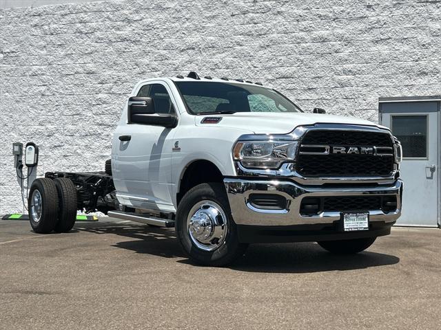 2024 RAM Ram 3500 Chassis Cab RAM 3500 TRADESMAN CHASSIS REGULAR CAB 4X4 84 CA