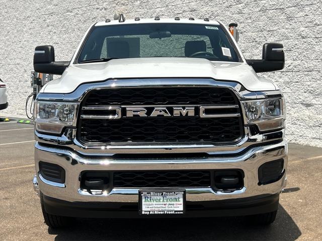 2024 RAM Ram 3500 Chassis Cab RAM 3500 TRADESMAN CHASSIS REGULAR CAB 4X4 84 CA 2024 RAM Ram 3500 Chassis Cab RAM 3500 TRADESMAN CHASSIS REGULAR CAB 4X4 84 CA