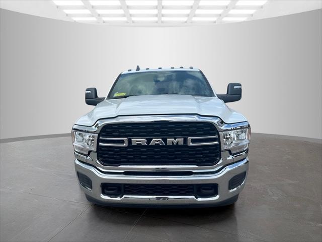 2024 RAM Ram 3500 Chassis Cab RAM 3500 SLT CREW CAB CHASSIS 4X4 60 CA 2024 RAM Ram 3500 Chassis Cab RAM 3500 SLT CREW CAB CHASSIS 4X4 60 CA