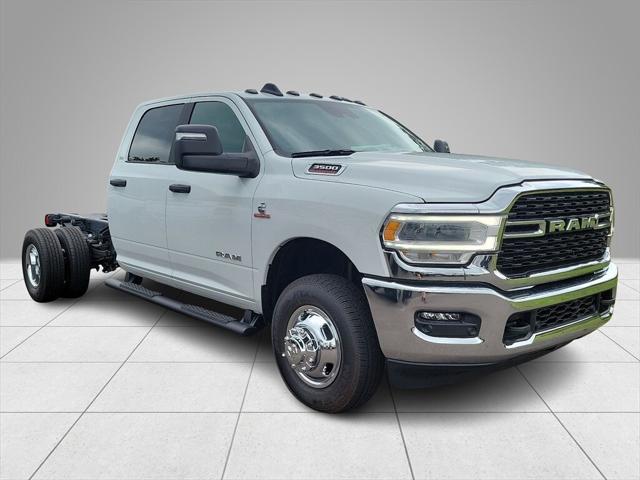 2024 RAM Ram 3500 Chassis Cab RAM 3500 SLT CREW CAB CHASSIS 4X4 60 CA