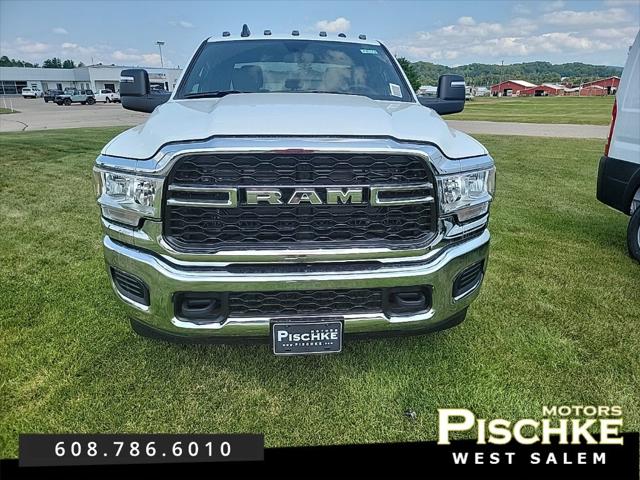 2024 RAM Ram 3500 Chassis Cab RAM 3500 TRADESMAN CREW CAB CHASSIS 4X4 60 CA