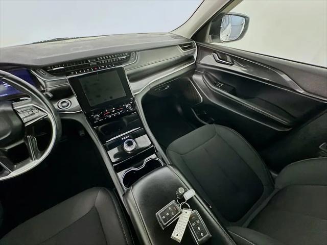 2022 Jeep Grand Cherokee L Laredo 4x4