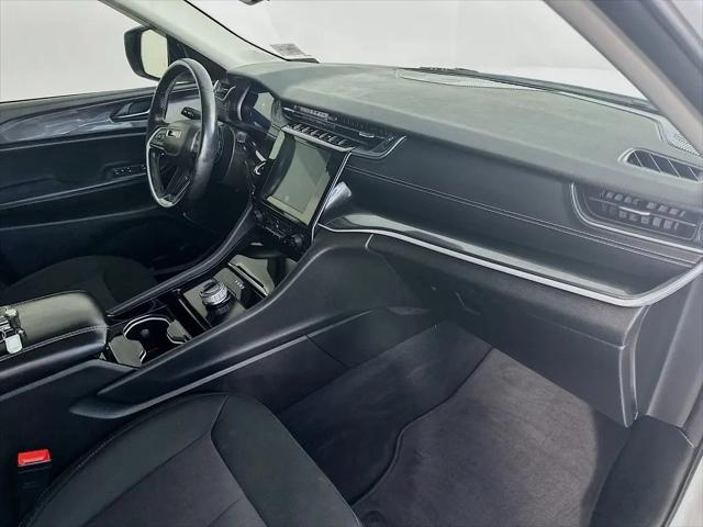 2022 Jeep Grand Cherokee L Laredo 4x4