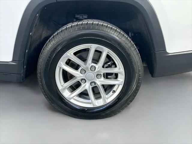 2022 Jeep Grand Cherokee L Laredo 4x4