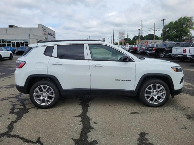 2024 Jeep Compass COMPASS LATITUDE LUX 4X4