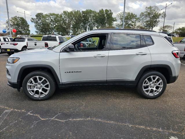 2024 Jeep Compass COMPASS LATITUDE LUX 4X4