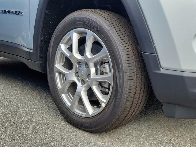 2024 Jeep Compass COMPASS LATITUDE LUX 4X4