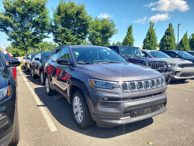2024 Jeep Compass COMPASS LATITUDE LUX 4X4
