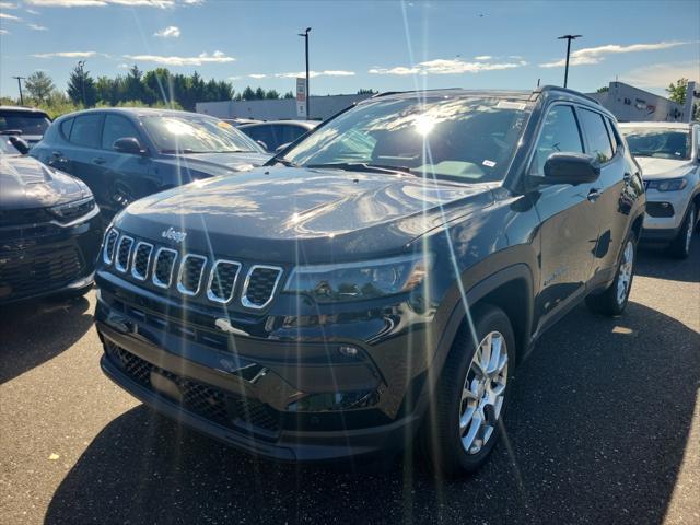 2024 Jeep Compass COMPASS LATITUDE LUX 4X4