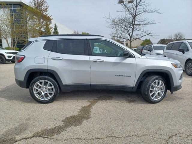 2024 Jeep Compass COMPASS LATITUDE LUX 4X4