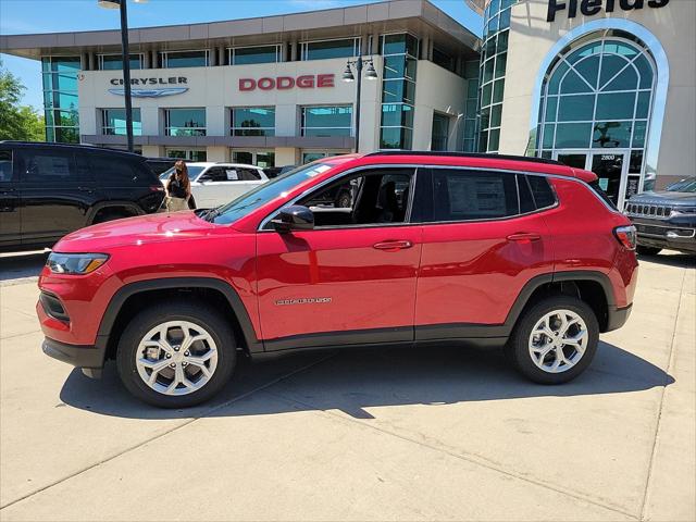 2024 Jeep Compass COMPASS LATITUDE 4X4