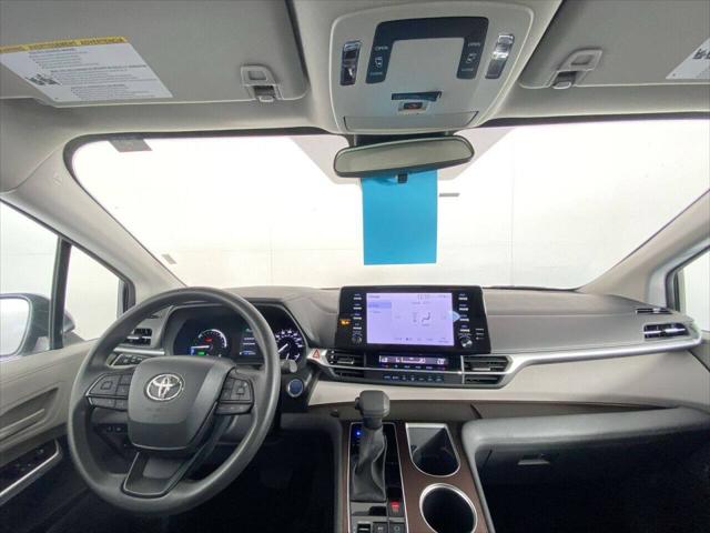 2023 Toyota Sienna LE