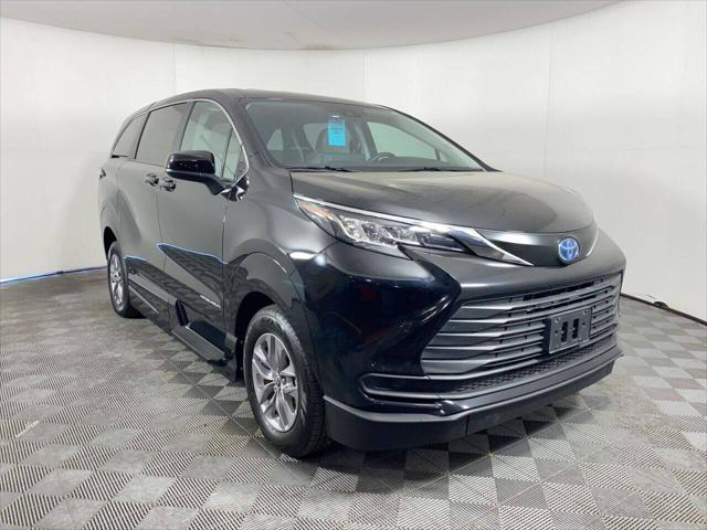 2023 Toyota Sienna LE