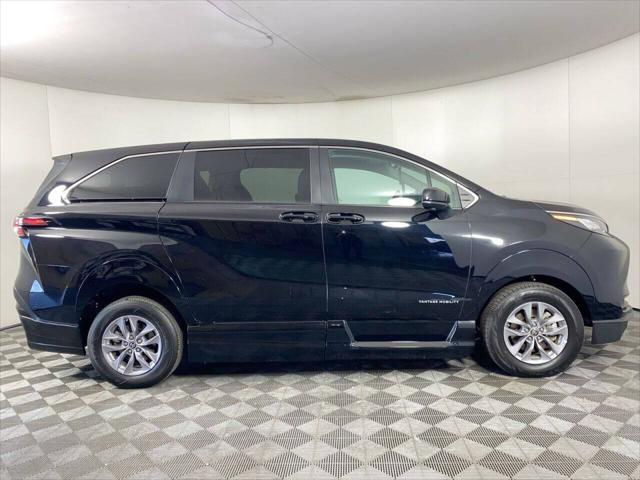 2023 Toyota Sienna LE