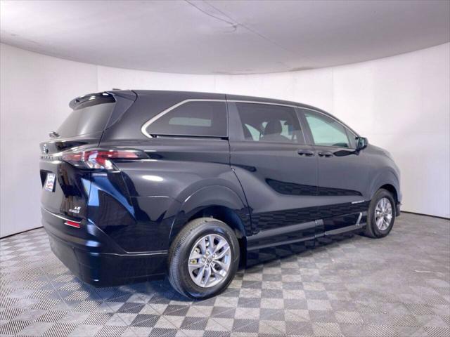 2023 Toyota Sienna LE