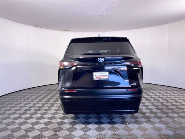 2023 Toyota Sienna LE