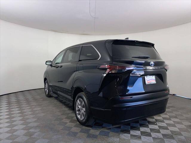 2023 Toyota Sienna LE