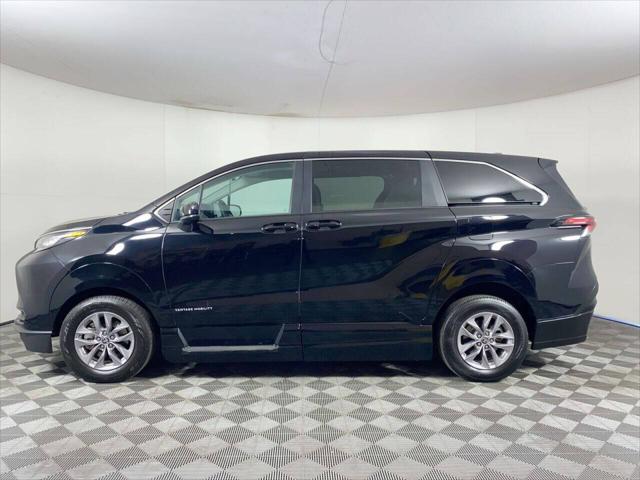 2023 Toyota Sienna LE