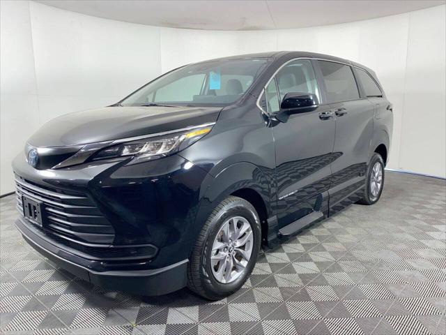2023 Toyota Sienna LE