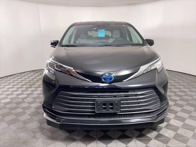 2023 Toyota Sienna LE