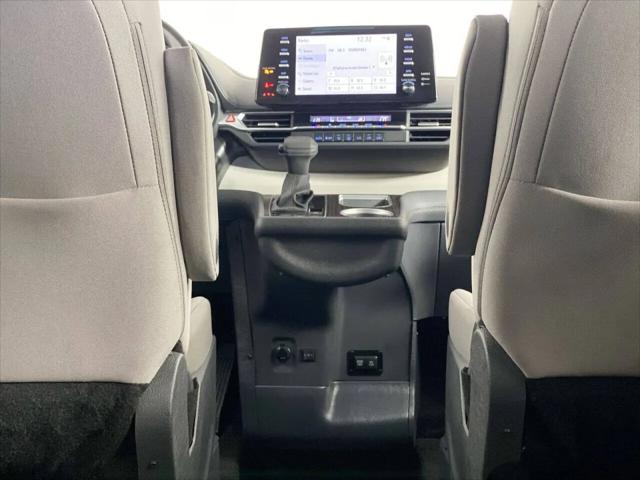 2023 Toyota Sienna LE