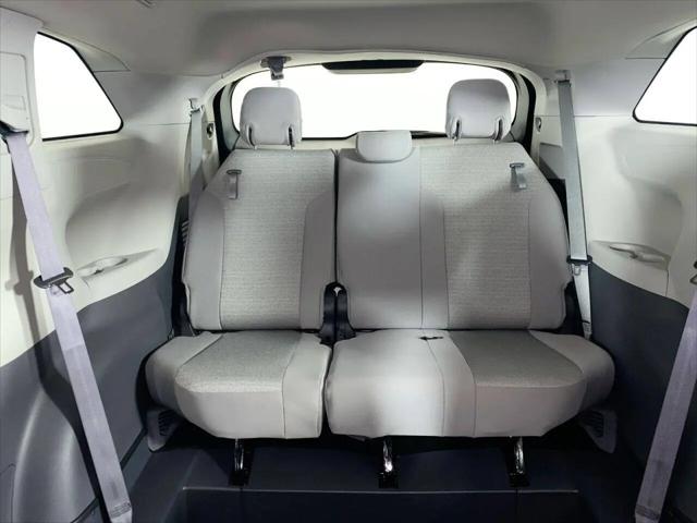 2023 Toyota Sienna LE