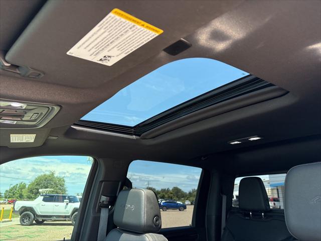2024 GMC Sierra 2500HD 4WD Crew Cab Standard Bed AT4