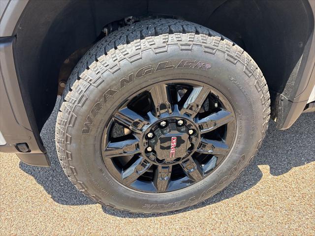 2024 GMC Sierra 2500HD 4WD Crew Cab Standard Bed AT4