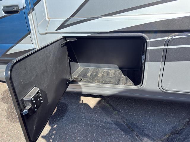 2022 Ford F-550 XLT