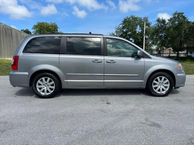 2014 Chrysler Town & Country Touring