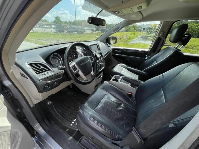 2014 Chrysler Town & Country Touring