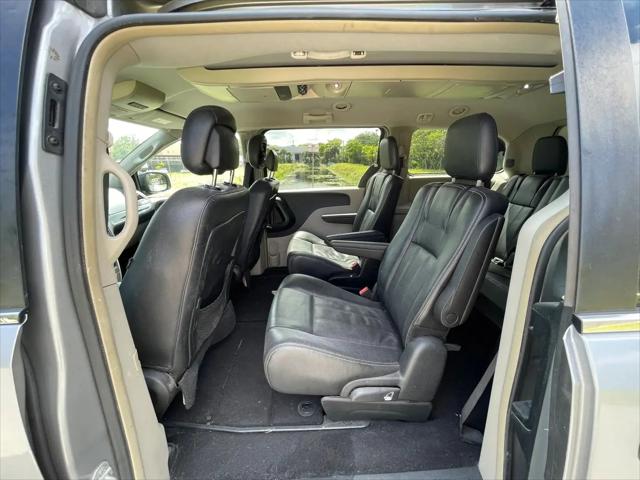 2014 Chrysler Town & Country Touring